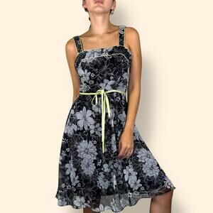 Women's Vintage Y2K Scarlett Black and Green Floral Empire Waist Dress M